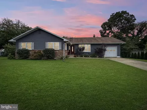 314 6th St E, Florence, NJ 08518