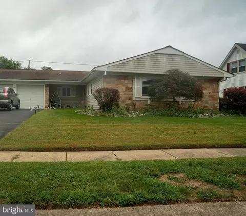 56 Garland Ln, Willingboro, NJ 08046