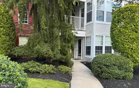 1 Inverness Cir, Marlton, NJ 08053