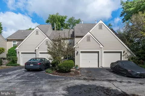 29 Woodlake Dr, Evesham, NJ 08053