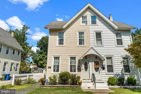 611 Cinnaminson St, Riverton, NJ 08077