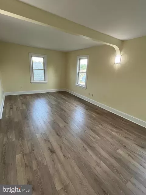 Living - 105 Mecray Ln, Maple Shade, NJ 08052 photo 3 of 4