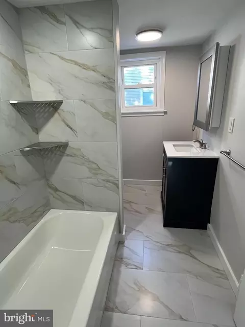 Bath - 105 Mecray Ln, Maple Shade, NJ 08052 photo 1 of 5