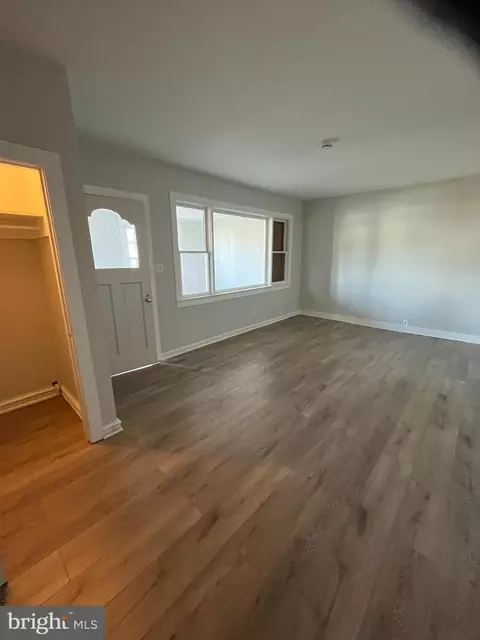 Living - 105 Mecray Ln, Maple Shade, NJ 08052 photo 2 of 4
