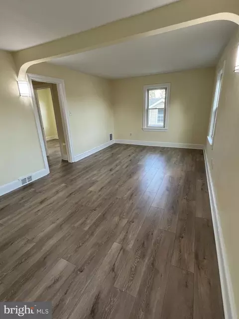 Living - 105 Mecray Ln, Maple Shade, NJ 08052 photo 4 of 4