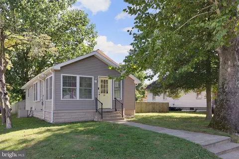 18 Central Ave, Burlington, NJ 08016