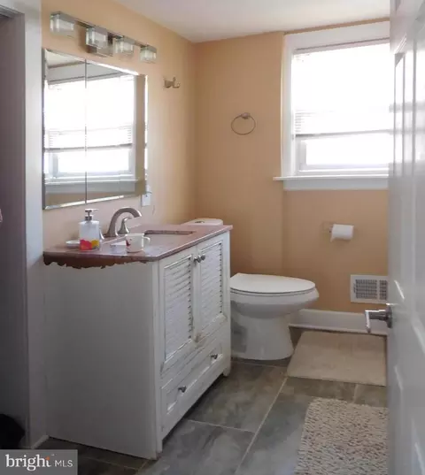 Bath - 719 Hickory St, Delanco, NJ 08075 photo 1 of 1