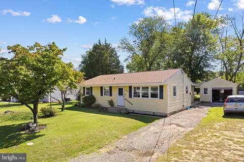 413 Hickory Ln, Mount Laurel, NJ 08054