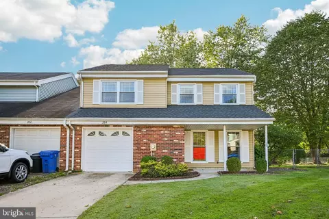 204 Stratton Ct, Mount Laurel, NJ 08054