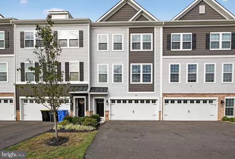 61 Autumn Park Dr, Medford, NJ 08055