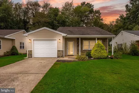 175 Huntington Dr, Southampton, NJ 08088
