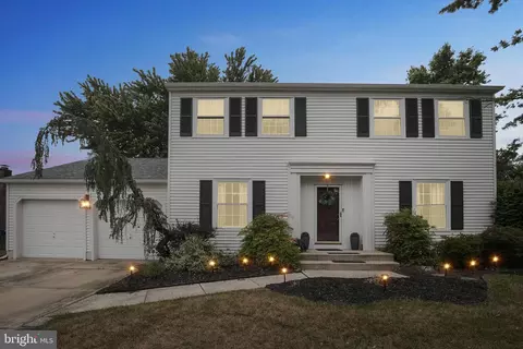 2 Split Rail Ln, Marlton, NJ 08053