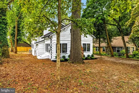 6 Oak Ln, Mount Laurel, NJ 08054