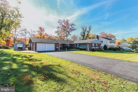 150 Country Club Rd, Willingboro, NJ 08046