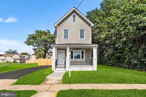 623 W 3rd St W, Florence, NJ 08518