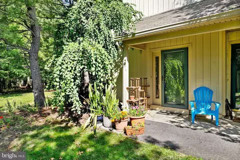 171 Woodlake Dr, Marlton, NJ 08053