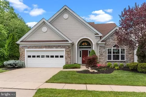 53 Lowell Dr, Marlton, NJ 08053