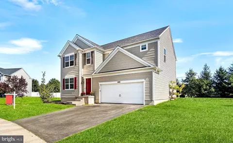 323 Pigott Dr, Florence, NJ 08518