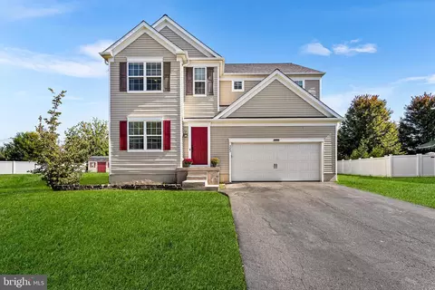 323 Pigott Dr, Florence, NJ 08518