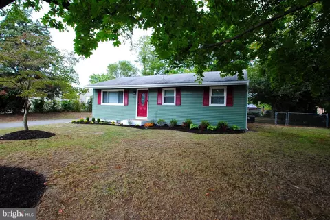 432 Hemlock Ln, Mount Laurel, NJ 08054