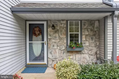 384 Inverness Ct, Mount Laurel, NJ 08054