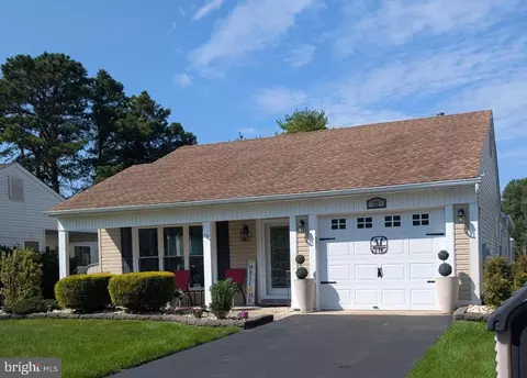 37 Stratford Rd, Southampton, NJ 08088