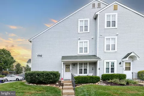 1707 A Heatherstone Ct, Mount Laurel, NJ 08054