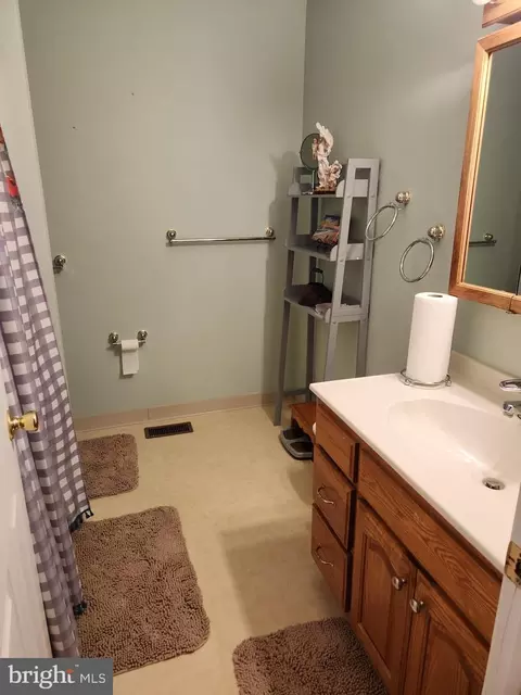 Bath - 22 Theodore Ave, Maple Shade, NJ 08052 photo 4 of 5
