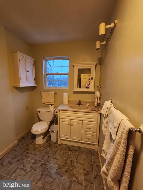 Bath - 22 Theodore Ave, Maple Shade, NJ 08052 photo 2 of 5