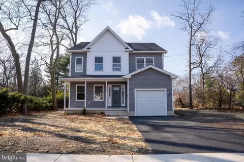 702 Delaware Ave, Riverside, NJ 08075