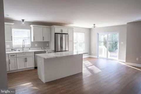 Entry Way - 702 Delaware Ave, Riverside, NJ 08075 photo 1 of 3