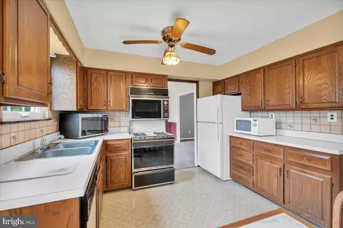 35 Euston Rd W, Marlton, NJ 08053 photo 10