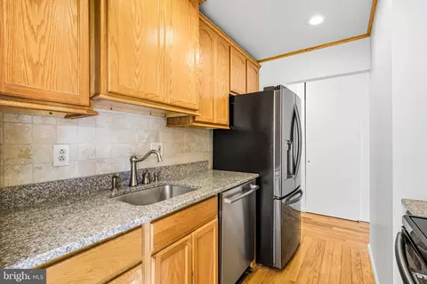 Kitchen - 12 E B E Daisy Ln, Mount Laurel, NJ 08054 photo 3 of 4