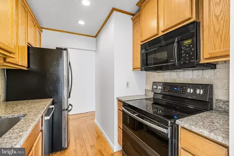 Kitchen - 12 E B E Daisy Ln, Mount Laurel, NJ 08054 photo 2 of 4