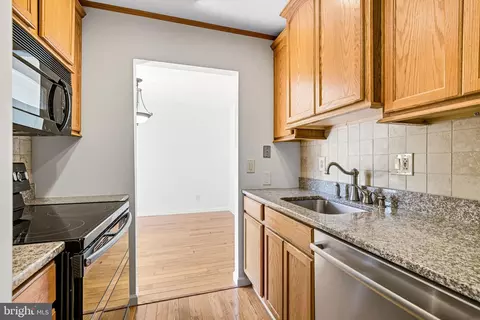 Kitchen - 12 E B E Daisy Ln, Mount Laurel, NJ 08054 photo 4 of 4
