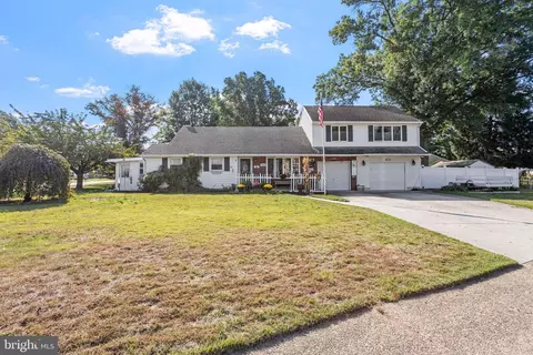 810 Colby Ave, Delran, NJ 08075