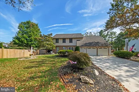 42 Meadowrue Ct, Mount Laurel, NJ 08054