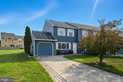 31 Gloucester Ct, Bordentown, NJ 08505