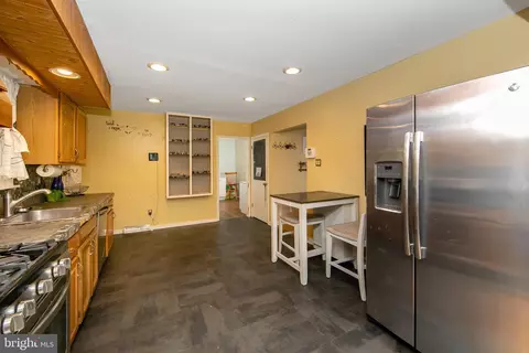 Entry Way - 396 Holly Rd, Marlton, NJ 08053 photo 2 of 4