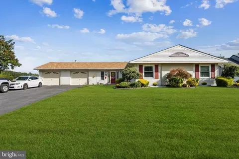 2 Evergreen Ct, Willingboro, NJ 08046