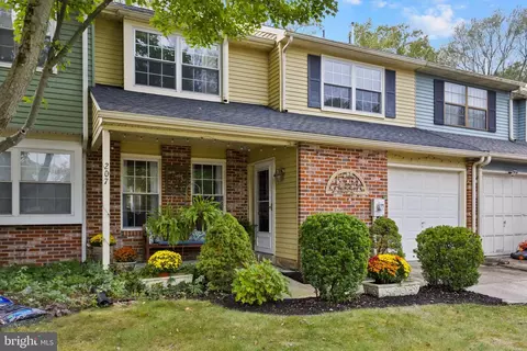 207 Foxwood Ln, Marlton, NJ 08053