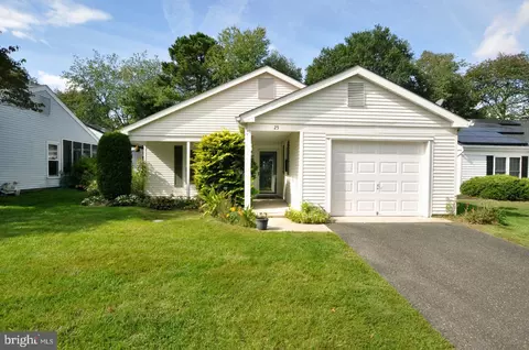 25 Dunstable Rd, Southampton, NJ 08088