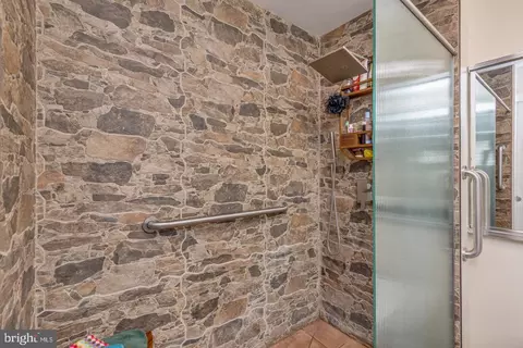 Bath - 40 E Oleander Dr, Mount Laurel, NJ 08054 photo 3 of 3