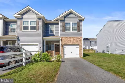 47 Peregrine Way, Burlington, NJ 08016