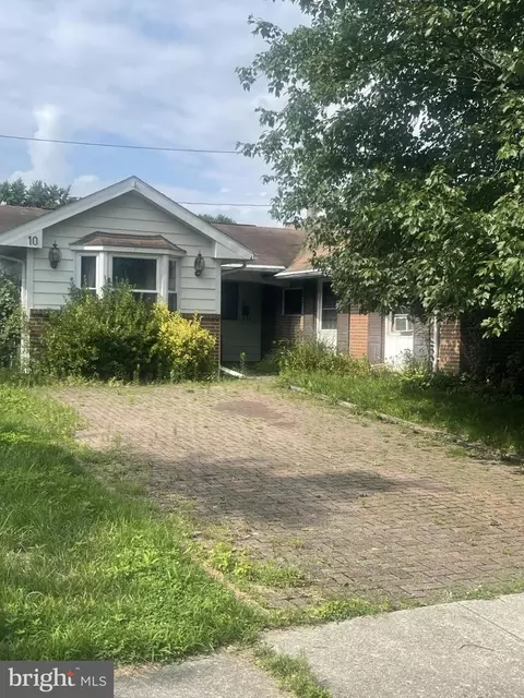 10 Midfield Ln, Willingboro, NJ 08046