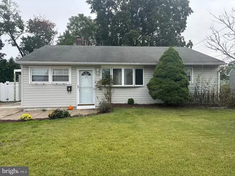413 Holmes Dr, Burlington, NJ 08016