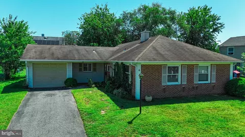 6 Princeton Ln, Willingboro, NJ 08046