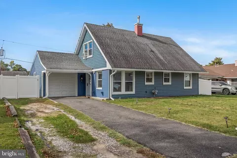 30 Babcock Ln, Willingboro, NJ 08046