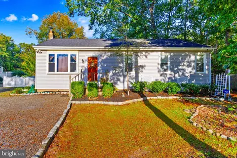 450 Stokes Rd, Shamong, NJ 08088