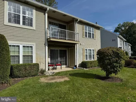708 B Ralston Dr, Mount Laurel, NJ 08054